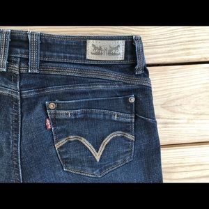 Levi’s Flatters & Flaunts Straight Leg Sz 12